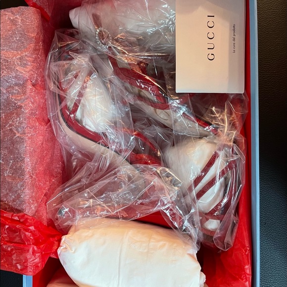 Gucci Vernice Crystal Sandal! - Picture 3 of 10